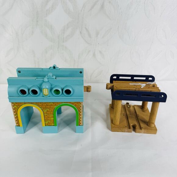 Chuggington Tunnel Depot Wood Railroad Tunnel Bridge & Various Tracks Lot - Picture 2 of 10